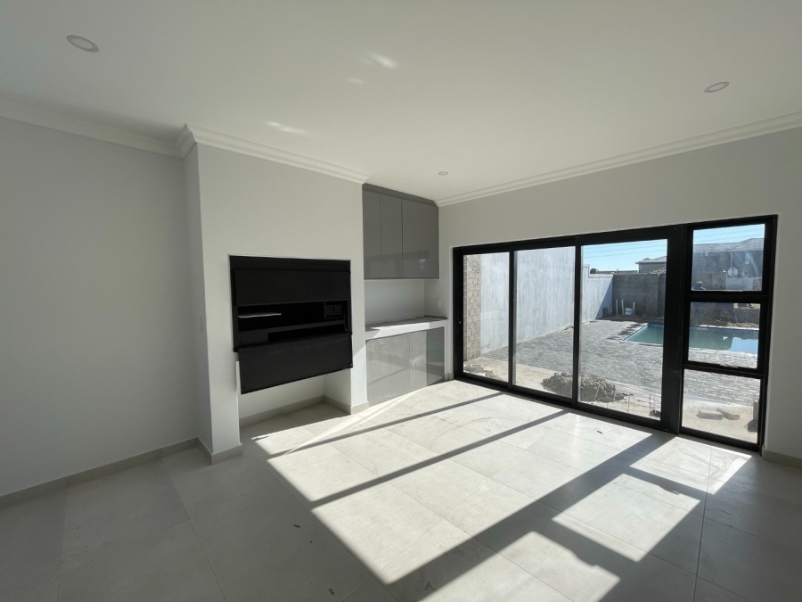 4 Bedroom Property for Sale in Sandown Western Cape